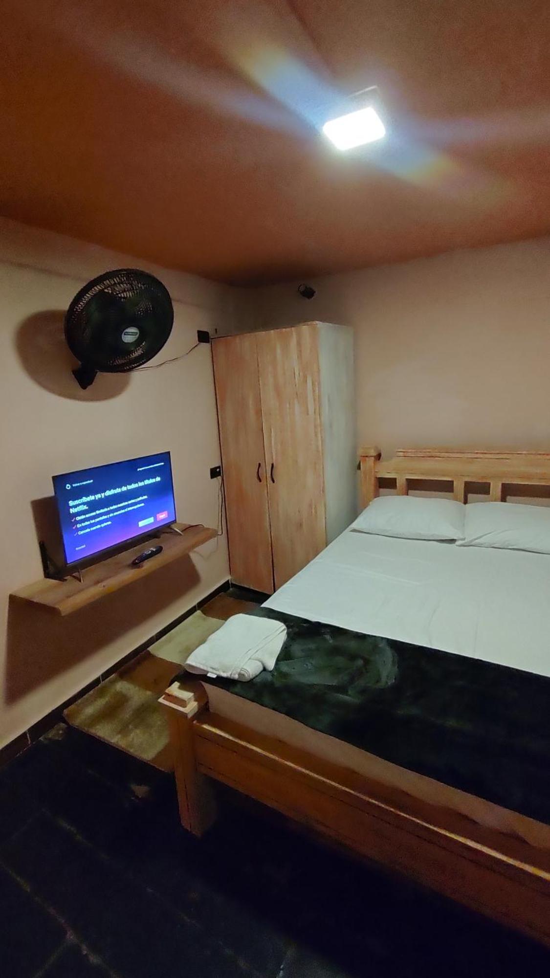 Casa Primavera Hostal 메딜린 외부 사진